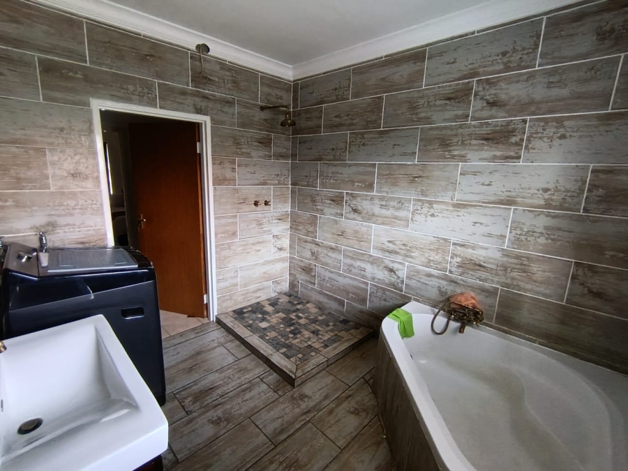 4 Bedroom Property for Sale in Mooinooi North West